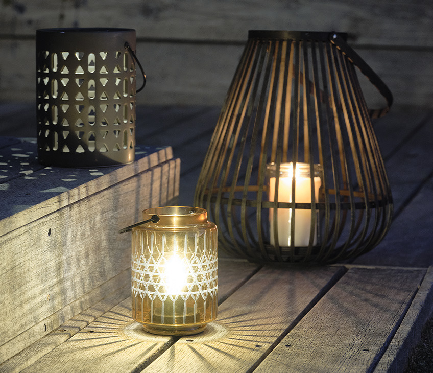 Lámpara a pilas SOLSANDBIE, lámpara solar SANDSVALE y linterna MUSVIT Farol de jardín, luz solar de jardín y lámpara de pilas que irradian una luz cálida y acogedora en el patio